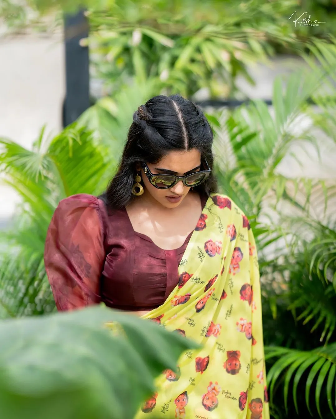 INDIAN TV ACTRESS SRAVANTHI CHOKARAPU IN YELLOW SAREE MAROON BLOUSE 2
